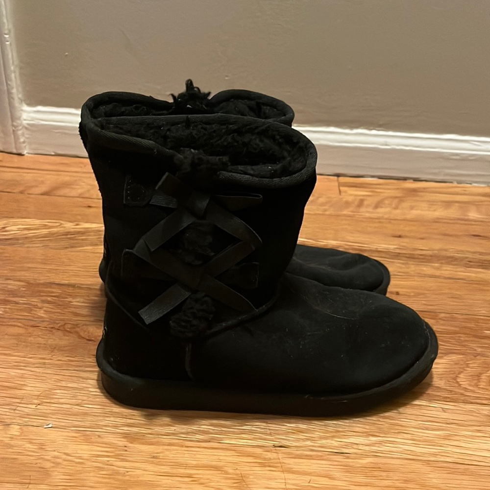 Girls’ Koolaburra by Ugg boots. Size 4. Great condition.